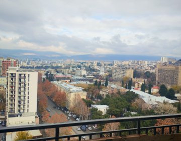 იყიდება 2 ოთახიანი ბინა