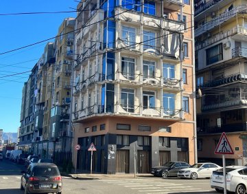 იყიდება 4 ოთახიანი ბინა