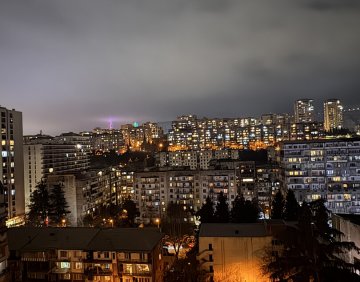 იყიდება 2 ოთახიანი ბინა