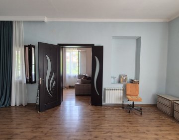 ქირავდება 3 ოთახიანი ბინა
