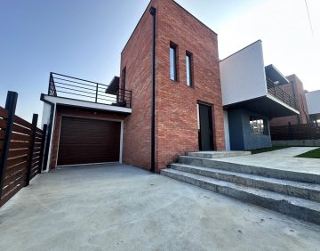For sale 283 m² house