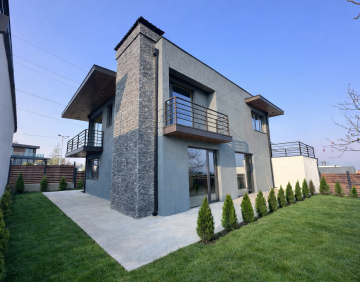 For sale 283 m² house