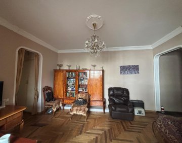 იყიდება 3 ოთახიანი ბინა