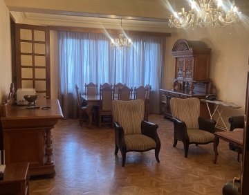 იყიდება 4 ოთახიანი ბინა