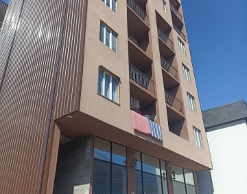 იყიდება 2 ოთახიანი ბინა