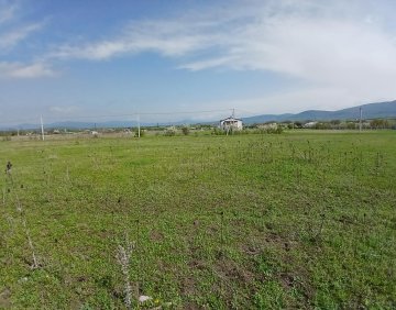 იყიდება 1000 მ² მიწის ნაკვეთი