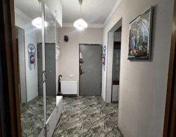 იყიდება 4 ოთახიანი ბინა