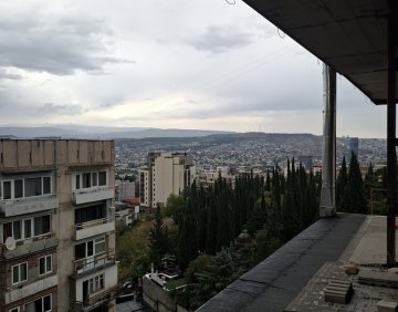 იყიდება 4 ოთახიანი ბინა