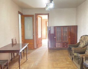 იყიდება 2 ოთახიანი ბინა