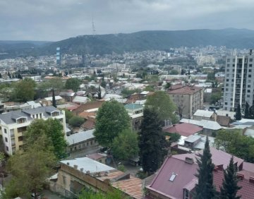 იყიდება 2 ოთახიანი ბინა