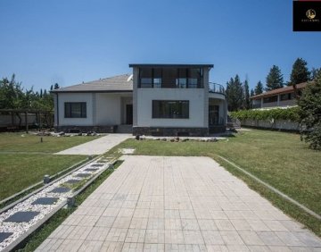 იყიდება 1500 მ² სახლი / აგარაკი