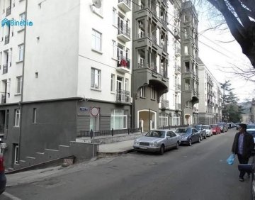იყიდება 2 ოთახიანი ბინა