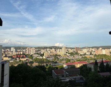იყიდება 3 ოთახიანი ბინა