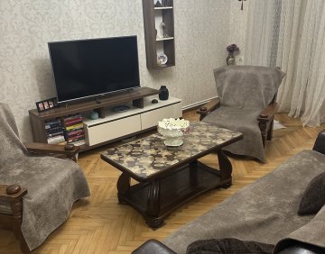 იყიდება 2 ოთახიანი ბინა
