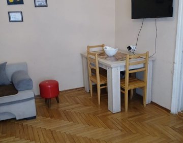 ქირავდება დღიურად 2 ოთახიანი ბინა
