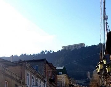ქირავდება 2 ოთახიანი ბინა