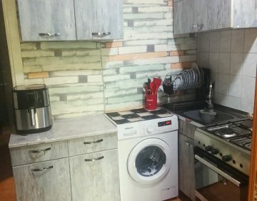 იყიდება 2 ოთახიანი ბინა