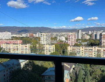 იყიდება 2 ოთახიანი ბინა