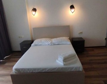 ქირავდება დღიურად სტუდიოს ტიპის ბინა