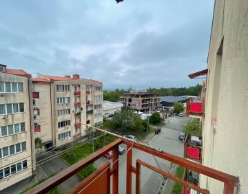 იყიდება 2 ოთახიანი ბინა