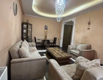 იყიდება 4 ოთახიანი ბინა