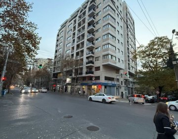 იყიდება 4 ოთახიანი ბინა