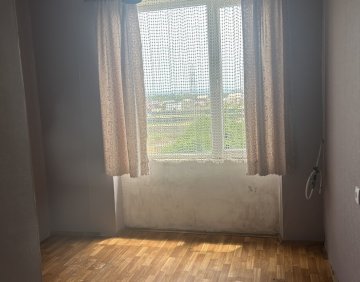 იყიდება 2 ოთახიანი ბინა