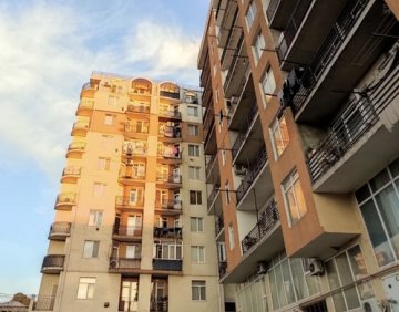 იყიდება 4 ოთახიანი ბინა