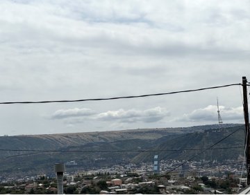 იყიდება 8 ოთახიანი ბინა