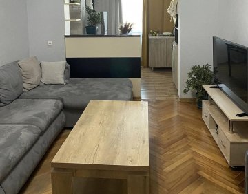ქირავდება 3 ოთახიანი ბინა