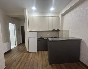 იყიდება 2 ოთახიანი ბინა