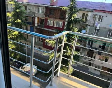 იყიდება 2 ოთახიანი ბინა