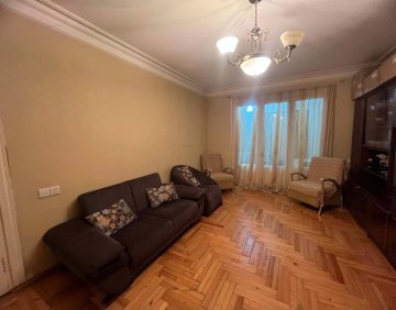 ქირავდება 2 ოთახიანი ბინა