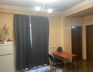 იყიდება 3 ოთახიანი ბინა