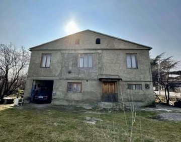 For sale 200 m² house