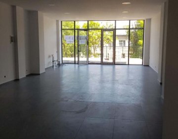 For rent 93 m² commercial premise