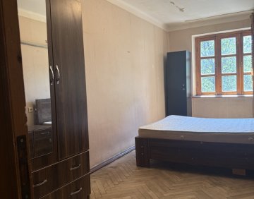 იყიდება 4 ოთახიანი ბინა