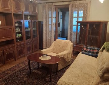 იყიდება 2 ოთახიანი ბინა