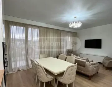 გირავდება 8 ოთახიანი ბინა