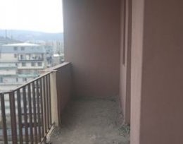 იყიდება 2 ოთახიანი ბინა