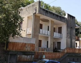 For sale 200 m² house