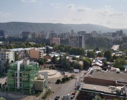 იყიდება 4 ოთახიანი ბინა