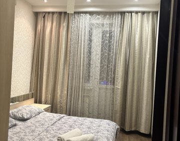 ქირავდება დღიურად 3 ოთახიანი ბინა