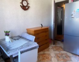 იყიდება 2 ოთახიანი ბინა