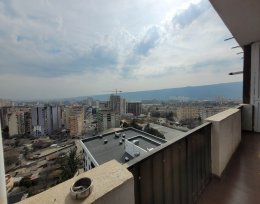 იყიდება 2 ოთახიანი ბინა