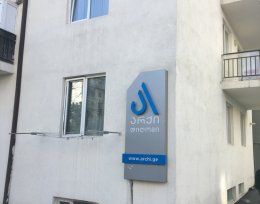 იყიდება 2 ოთახიანი ბინა