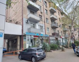 იყიდება 4 ოთახიანი ბინა