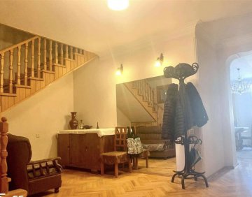 Продается 5 Комнатная квартира