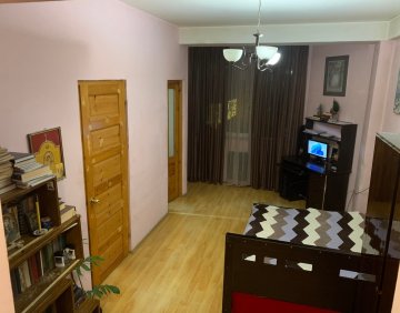 Продается 2 Комнатная квартира