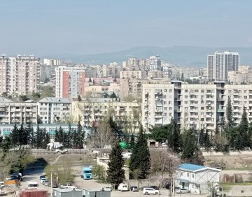იყიდება 2 ოთახიანი ბინა